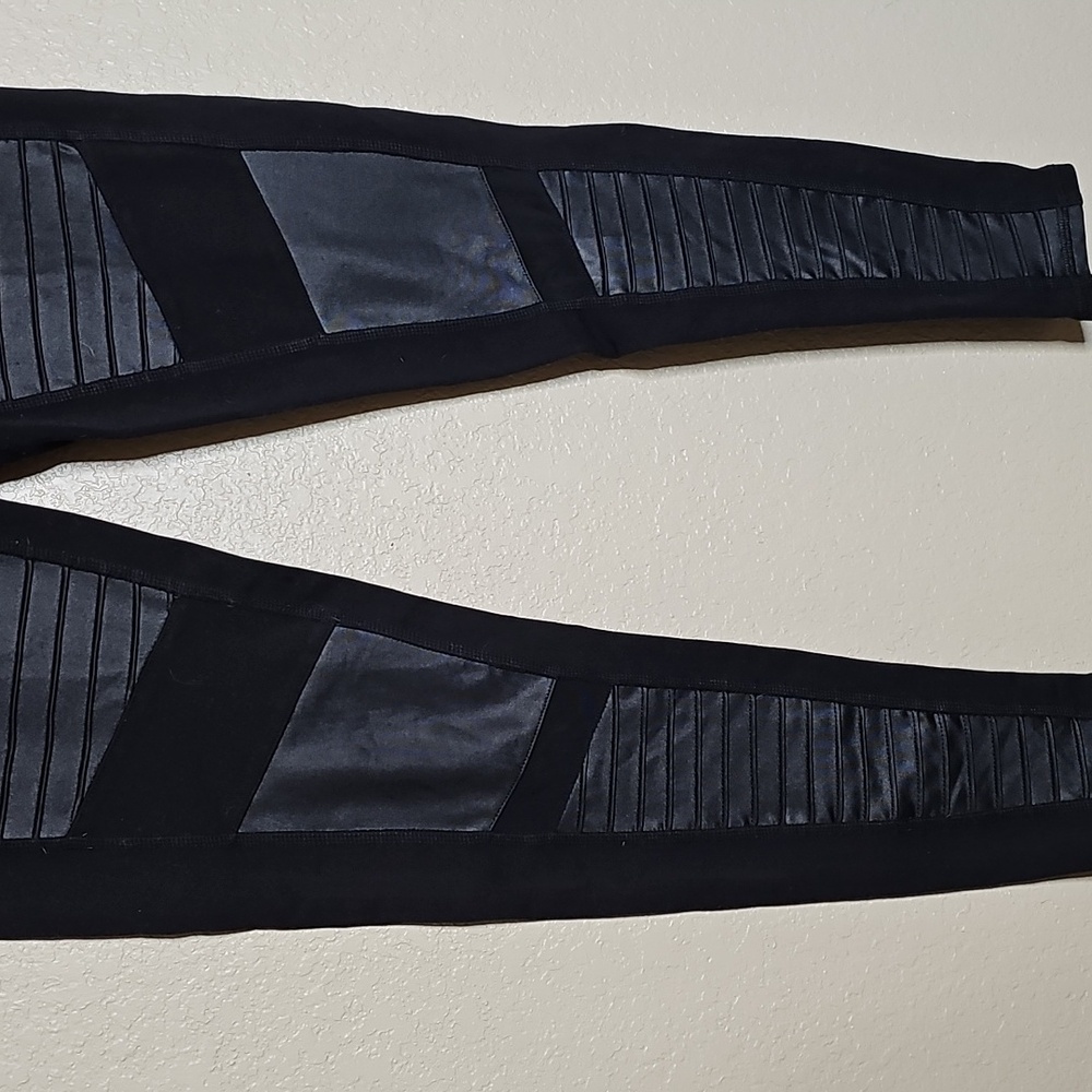 ALO Yoga Black Moto Leggings Small Mid Rise Full Length - Picture 4 of 11